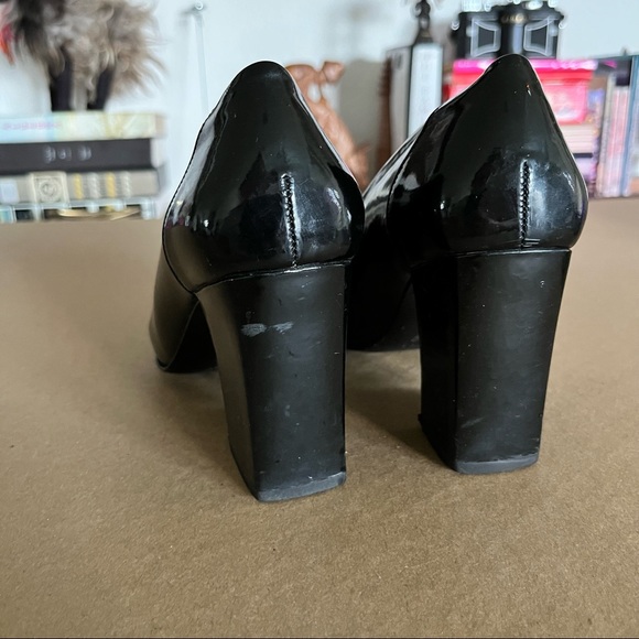 STEPHANE KELIAN Black Patent with Tortoise Buckle Block Heel - Picture 5 of 8